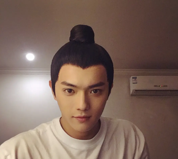 斛珠夫人|《斛珠夫人》尚未杀青，又被曝接了都市闪婚剧，杨幂尽显职业态度