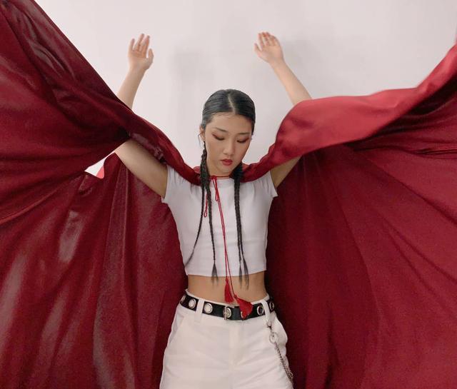 极创引力|yamy是“极创引力”最红的艺人，不捧反贬最终坏了谁名声？