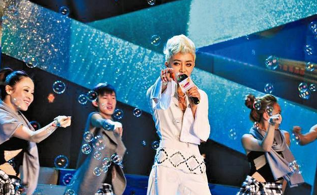 整容|整容10余次变“梅艳芳”，疯狂捞金月入超10万，刘德华见她都泪奔