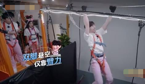 邓伦|邓伦终于“翻身”！高空桥展现超强臂力，再也不是胆小伦了