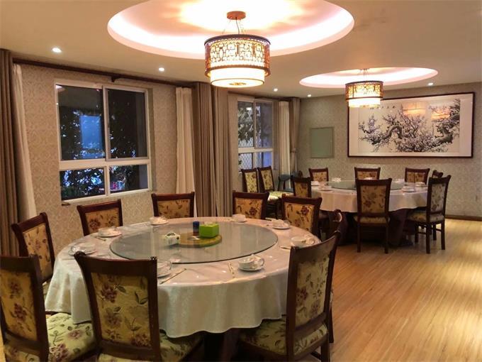 西峪水库|北京周末还宅家里？看看这在水库边上的农家院，出门十米就能钓鱼