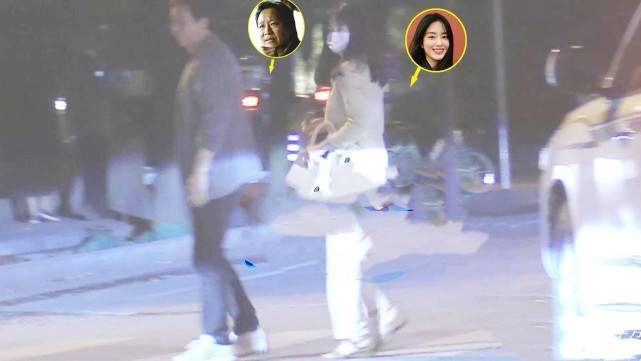 杨采钰|被曝和刘亦菲干爹离婚后，杨采钰晒性感美照，无名指戴戒指疑辟谣