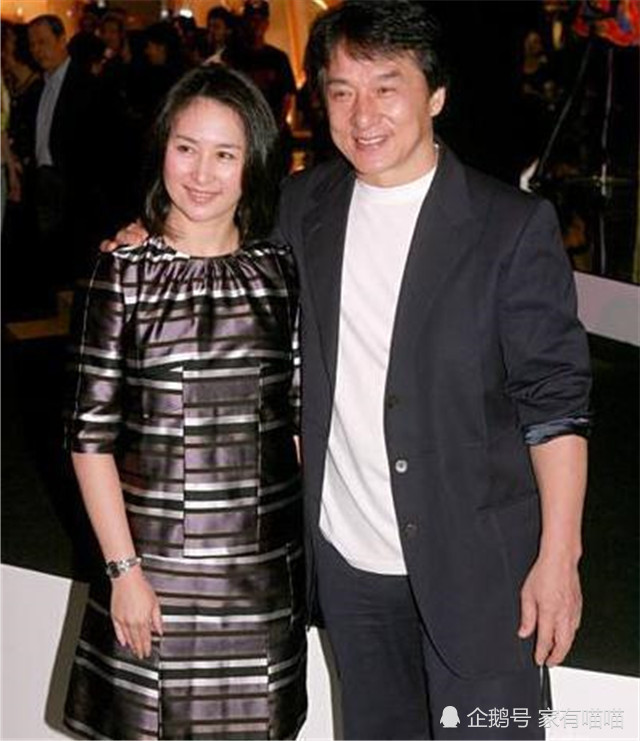 何超琼和成龙合照不得不说,赌王确实交际甚广,曾经与他因跳舞结缘的