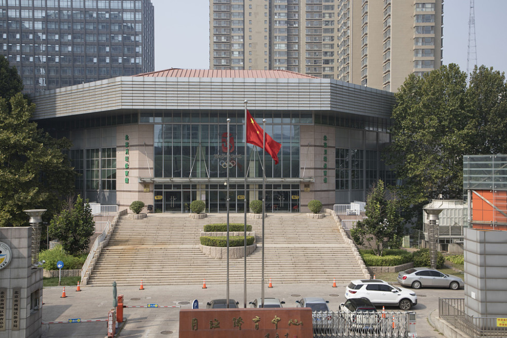 中超|北京体育场馆成生命“赛场” 工体商户：盼中超开赛，能多卖几件球衣