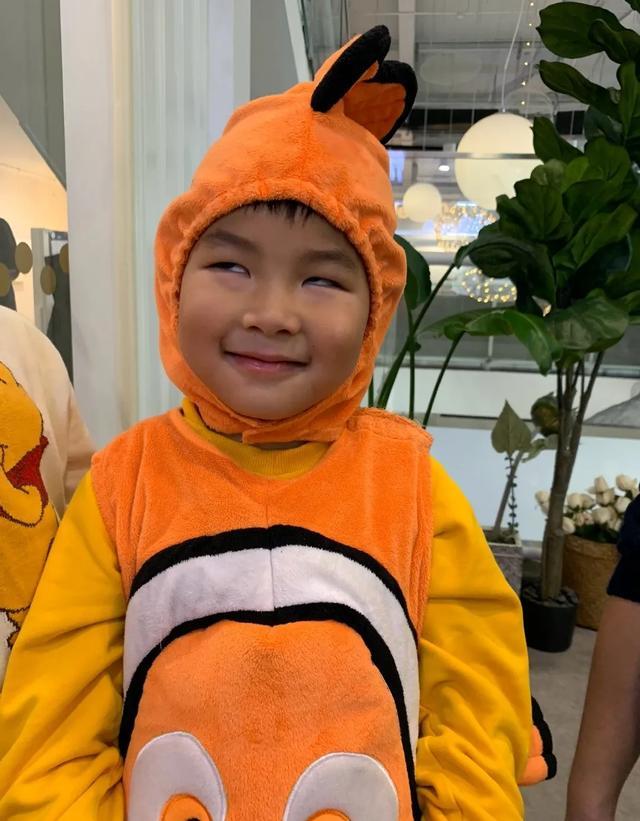 胡可|被沙溢“拉黑”冷处理，胡可表情无奈，二人疑似陷入感情危机？