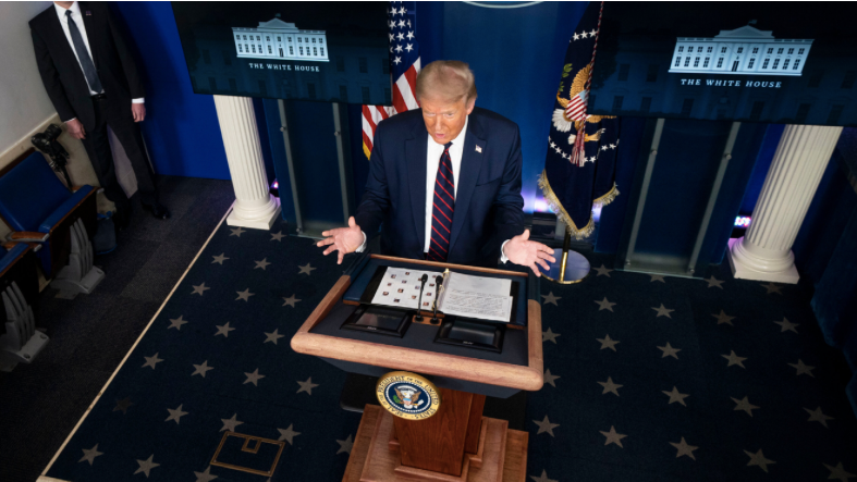 特朗普|特朗普重启新冠记者会画风大变！再提“中国病毒”就能扭转选情吗？