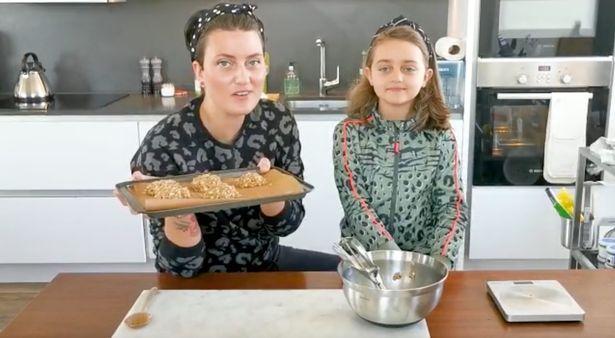 一女|英女子无法生育，痛改生活方式吃素7个月，奇迹怀孕成功诞下一女