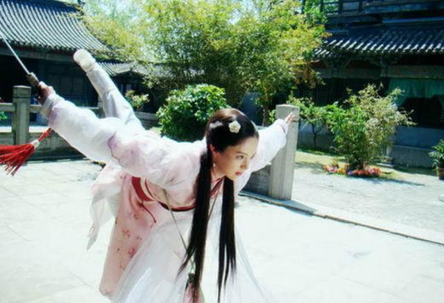 苏轼|苏轼妹妹出上联“面对面吃面”，苏轼好友对出下联，羞坏了苏妹妹