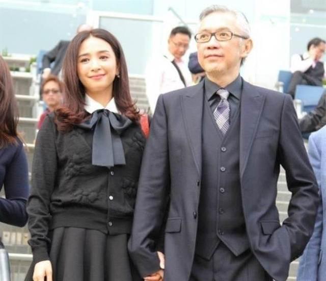 胡家骅是香港知名富商,名下资产高达百亿,他与吴婉芳相恋7年后结婚