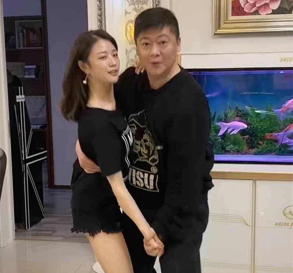 其實很多網友都猜出來了,謝永強不可能突然之間結婚