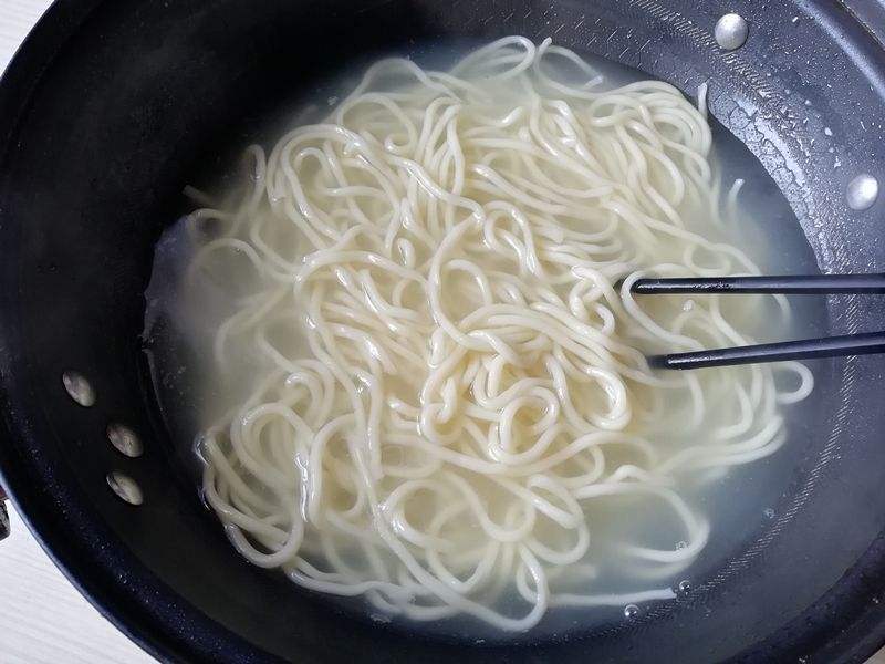 煮面条用冷水还是热水厨师牢记这三点面条劲道又美味