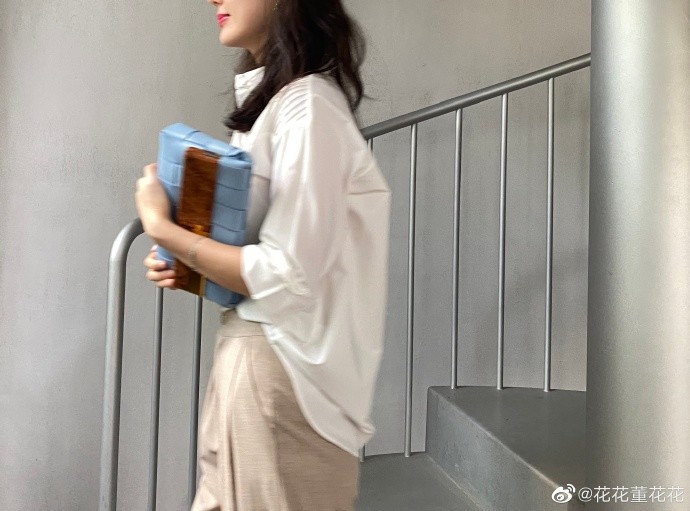 董花花|总裁夫人一身职业装搞事业，戴墨镜霸道总裁范儿十足，自信有气场