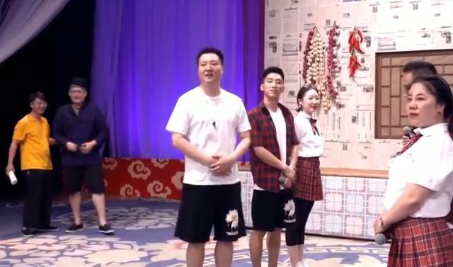 赵本山|赵本山儿子带妆模仿亲爹！网友：别人是模仿，你是传承