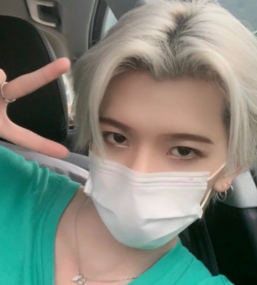 七鹤大人为证颜值摘口罩可看清他的正脸网友认成周震南