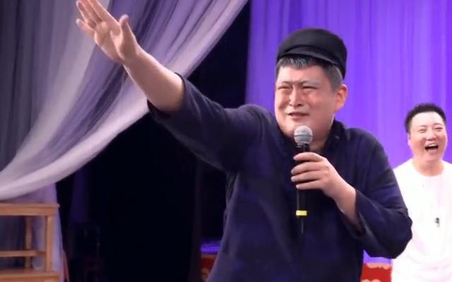 赵本山|赵本山儿子带妆模仿亲爹！网友：别人是模仿，你是传承