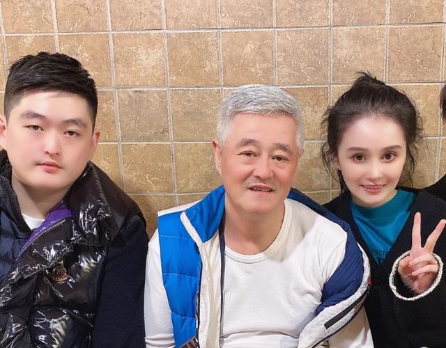 赵本山|赵本山儿子带妆模仿亲爹！网友：别人是模仿，你是传承