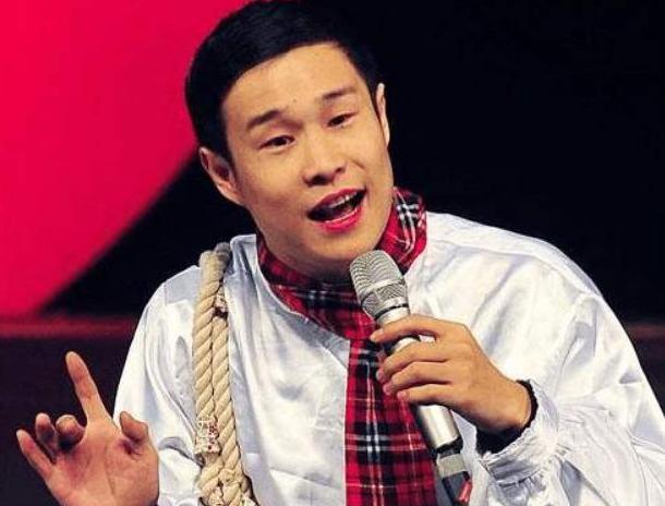 赵本山|赵本山儿子带妆模仿亲爹！网友：别人是模仿，你是传承