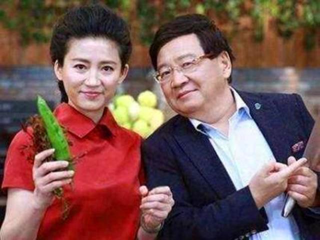 央视名嘴王小丫的婚姻罗曼史离婚后前夫仍送她一束郁金香