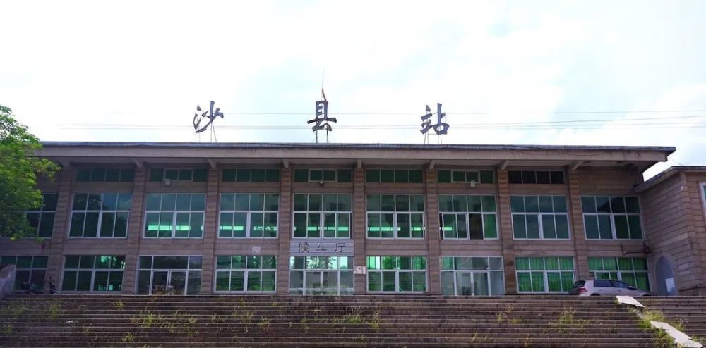 沙县人挤上一趟趟充满希望的绿皮火车,来到一座座陌生的城市,花上几百