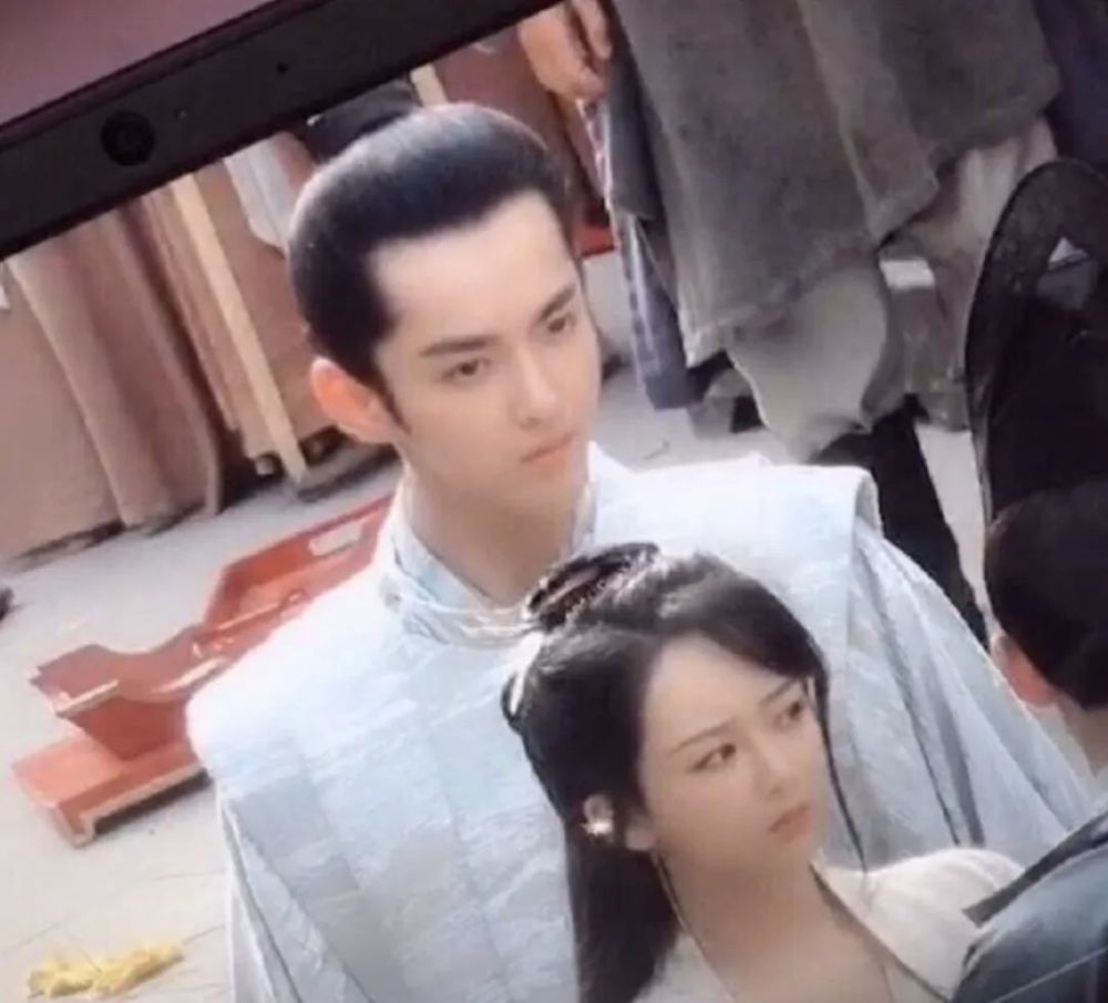 吴亦凡|吴亦凡参演电影上映，名导夸他有天分，杨紫这次赚大了