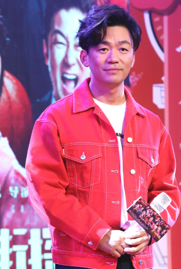 王宝强|王宝强离婚四年后大变样，恋爱后嫩如韩国欧巴，帅得叫马蓉后悔