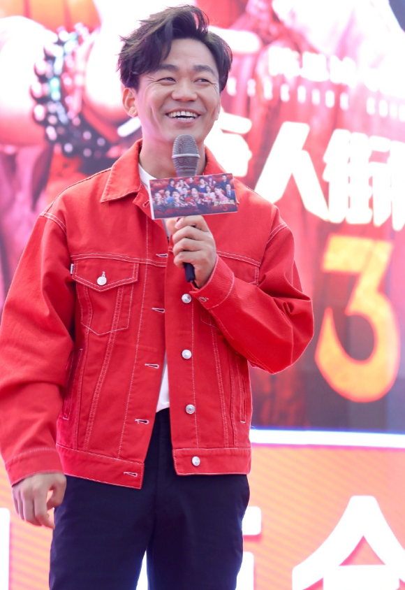 王宝强|王宝强离婚四年后大变样，恋爱后嫩如韩国欧巴，帅得叫马蓉后悔