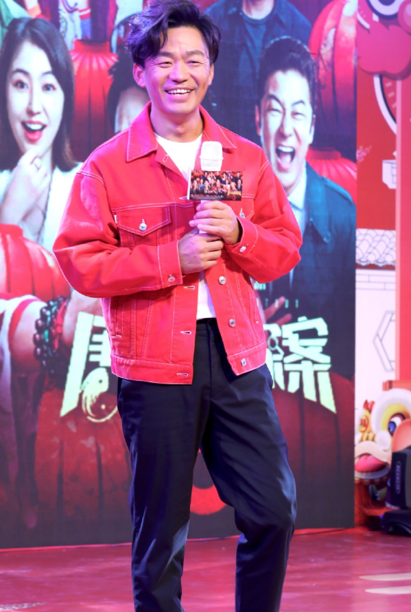 王宝强|王宝强离婚四年后大变样，恋爱后嫩如韩国欧巴，帅得叫马蓉后悔