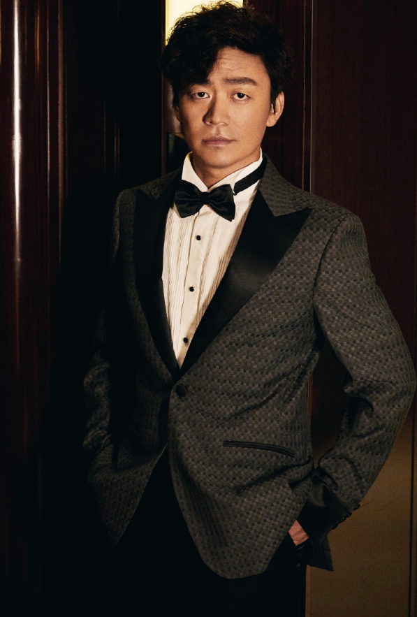 王宝强|王宝强离婚四年后大变样，恋爱后嫩如韩国欧巴，帅得叫马蓉后悔