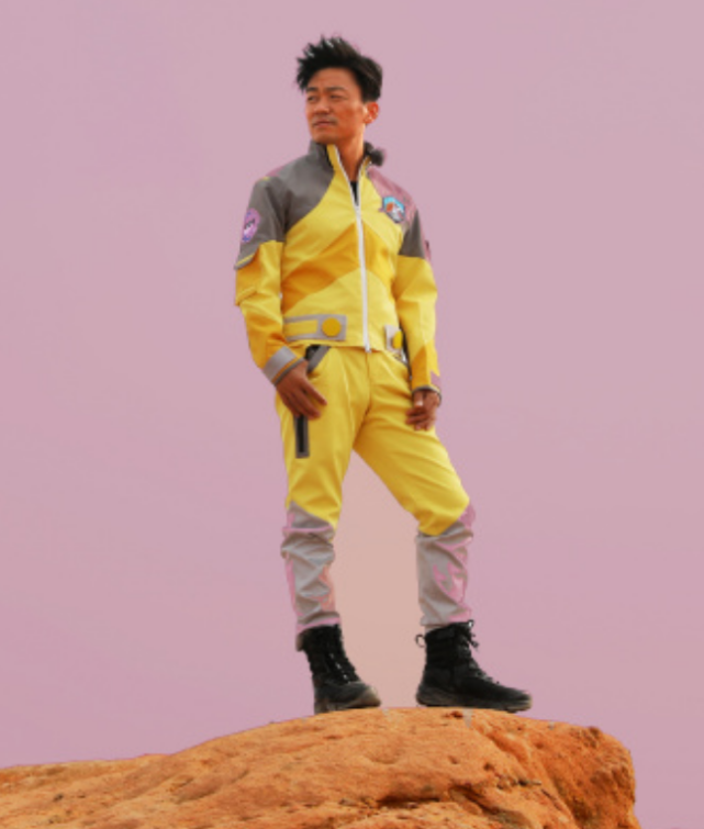 王宝强|王宝强离婚四年后大变样，恋爱后嫩如韩国欧巴，帅得叫马蓉后悔