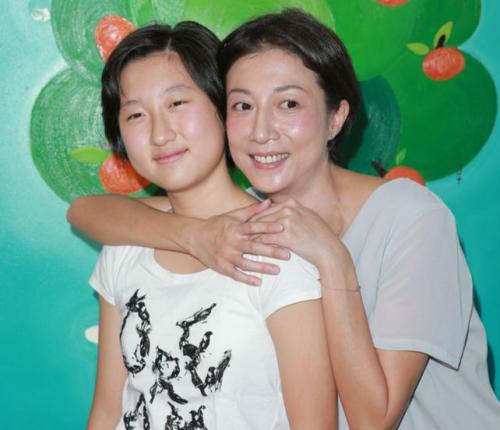 成龙|成龙骂吴绮莉？香港娱记曝其曾骂：正因吴绮莉这种娱乐圈败类才弄出这么多事