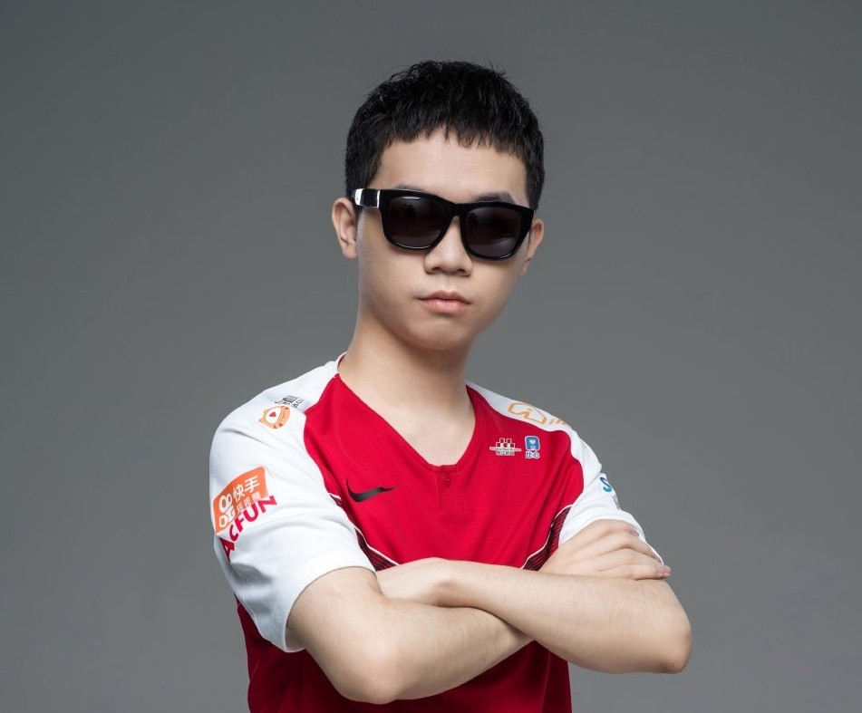 we中单马老师成为盗版宁被粉丝疯狂diss称他是we的罪人