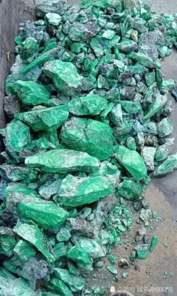 趣图|搞笑趣图：挖到这些绿宝石，够不够北京一套房！