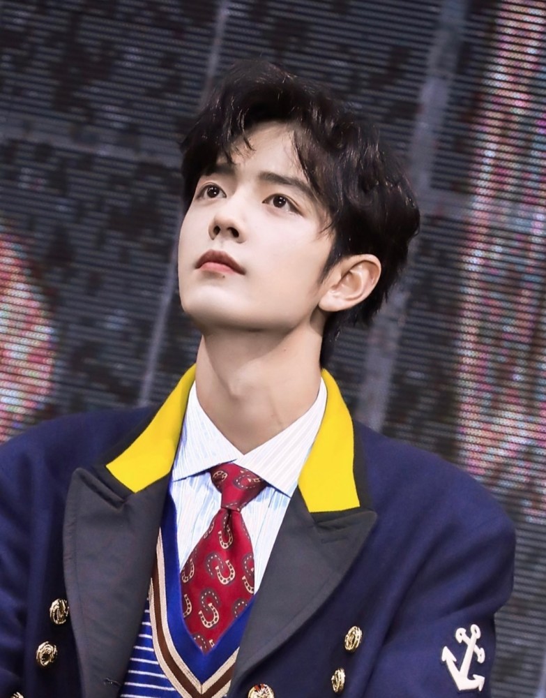 肖战|开小灶上海体验馆场面火爆！肖战人气太旺，产品缺货堪比抢票