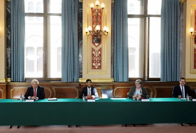 鲍里斯·约翰逊|英首相康复以来 首次召集内阁现场会议 现场无一人戴口罩