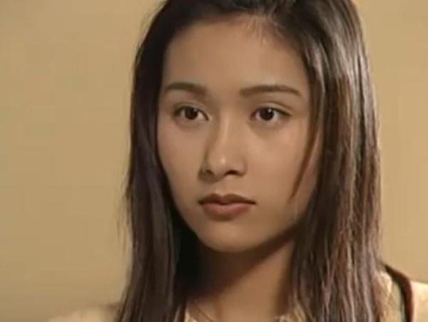 在一次选美中结识了堂本静,后因生命垂危被堂本静所咬变为四级僵尸,并