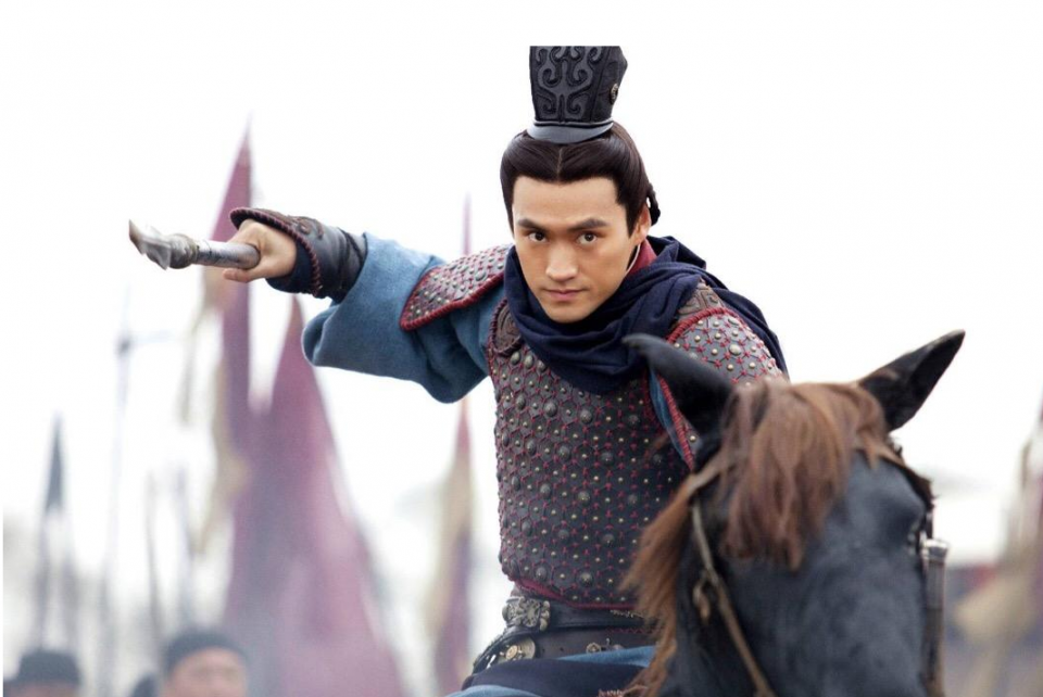 贵族气息,王姓网友总喜欢压轴出场,他们对的下联是: 王莽王诩王健林