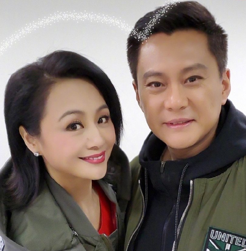 曹颖|曹颖自曝拍戏时头顶老式大吊扇突然坠地，差点被砸到，吓得直流泪