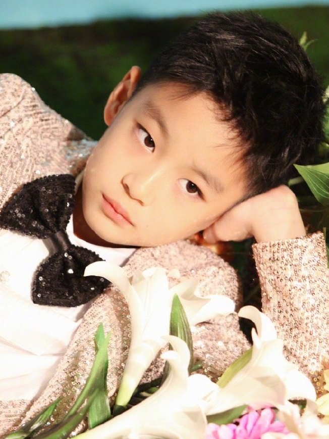 曹颖|曹颖自曝拍戏时头顶老式大吊扇突然坠地，差点被砸到，吓得直流泪