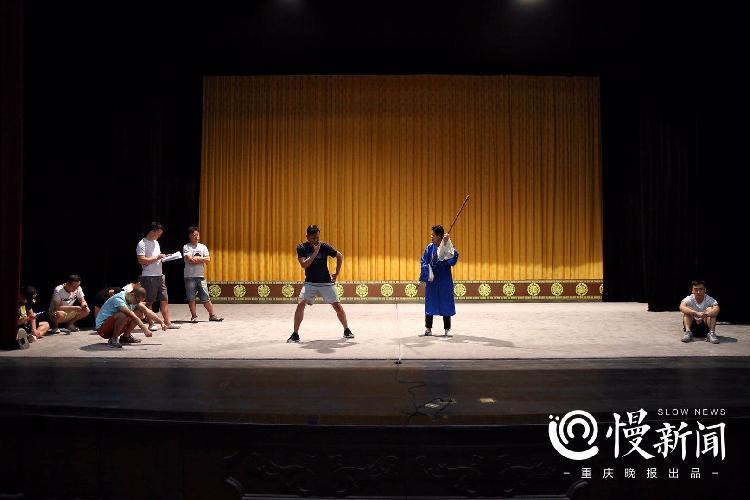 何漫清|漂亮老旦何漫清：丑小鸭变白天鹅 在观众掌声中热血沸腾