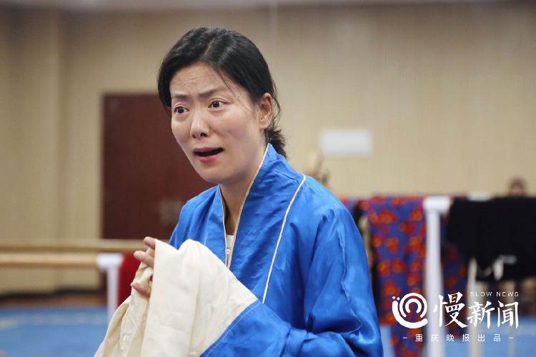 何漫清|漂亮老旦何漫清：丑小鸭变白天鹅 在观众掌声中热血沸腾