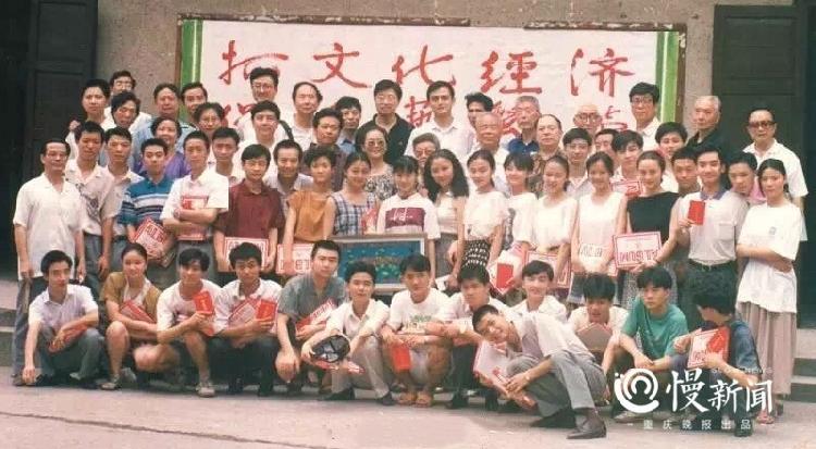 何漫清|漂亮老旦何漫清：丑小鸭变白天鹅 在观众掌声中热血沸腾