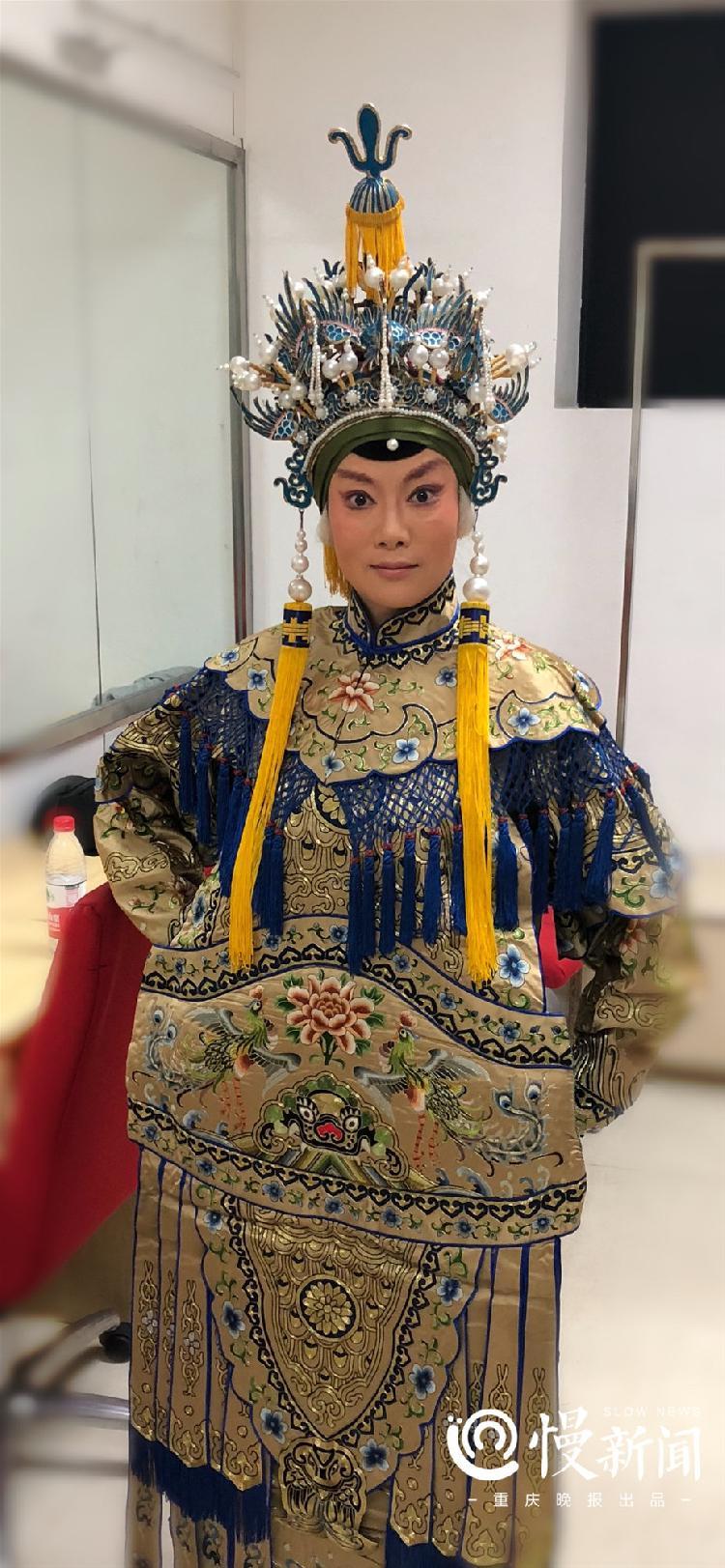 何漫清|漂亮老旦何漫清：丑小鸭变白天鹅 在观众掌声中热血沸腾