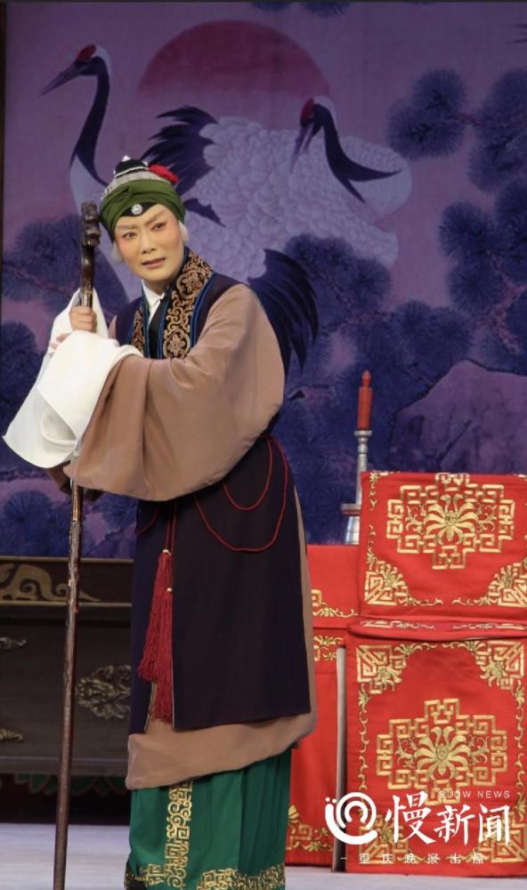 何漫清|漂亮老旦何漫清：丑小鸭变白天鹅 在观众掌声中热血沸腾