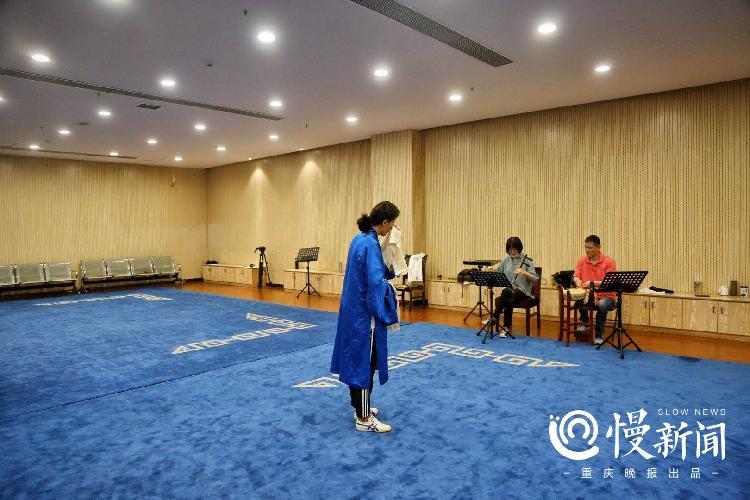 何漫清|漂亮老旦何漫清：丑小鸭变白天鹅 在观众掌声中热血沸腾