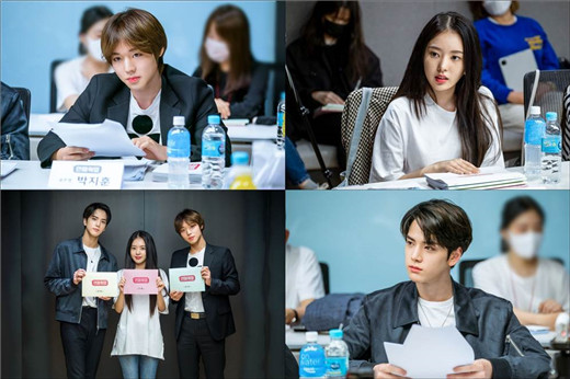 电视剧恋爱革命公开朴志训x金泳勋首次剧本阅读现场