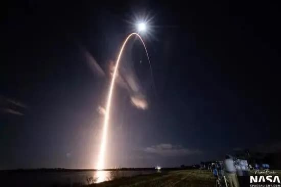 太阳|人类距离太阳最近的一次，拍摄到了太阳的“真面目”，太好看了