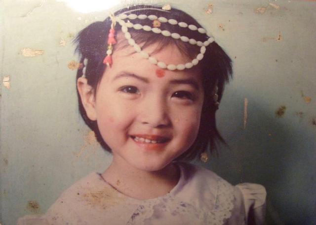 万茜|万茜被疑“变脸”？童年照流出眼鼻变化超明显，与明星脸差异大