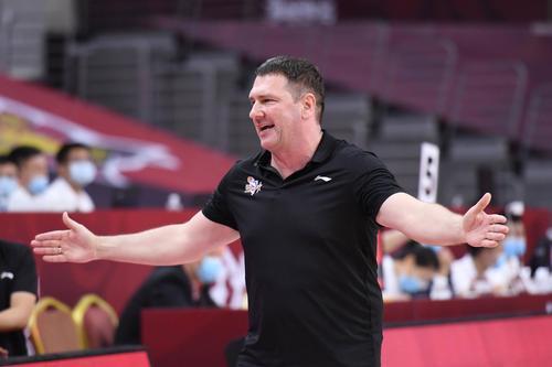 北京|北京10连胜！福建2人缺战1将伤退，林书豪打7分钟 骑了35分钟单车