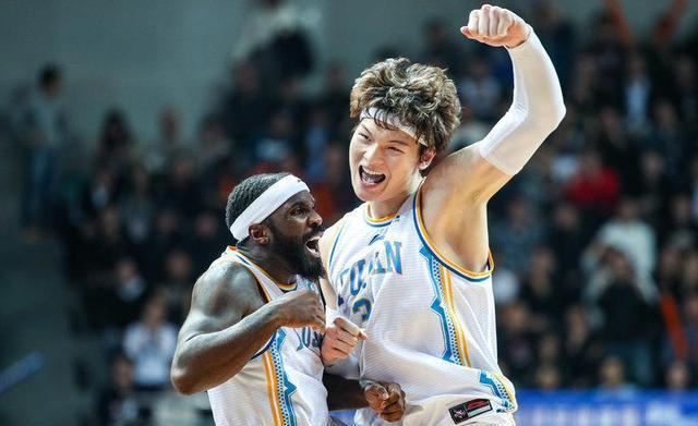 北京|北京10连胜！福建2人缺战1将伤退，林书豪打7分钟 骑了35分钟单车