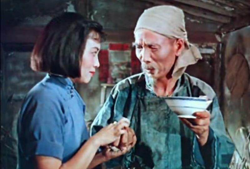 除去《钢铁战士》《葡萄熟了的时候》《沙家店粮站》等有数的几部片子